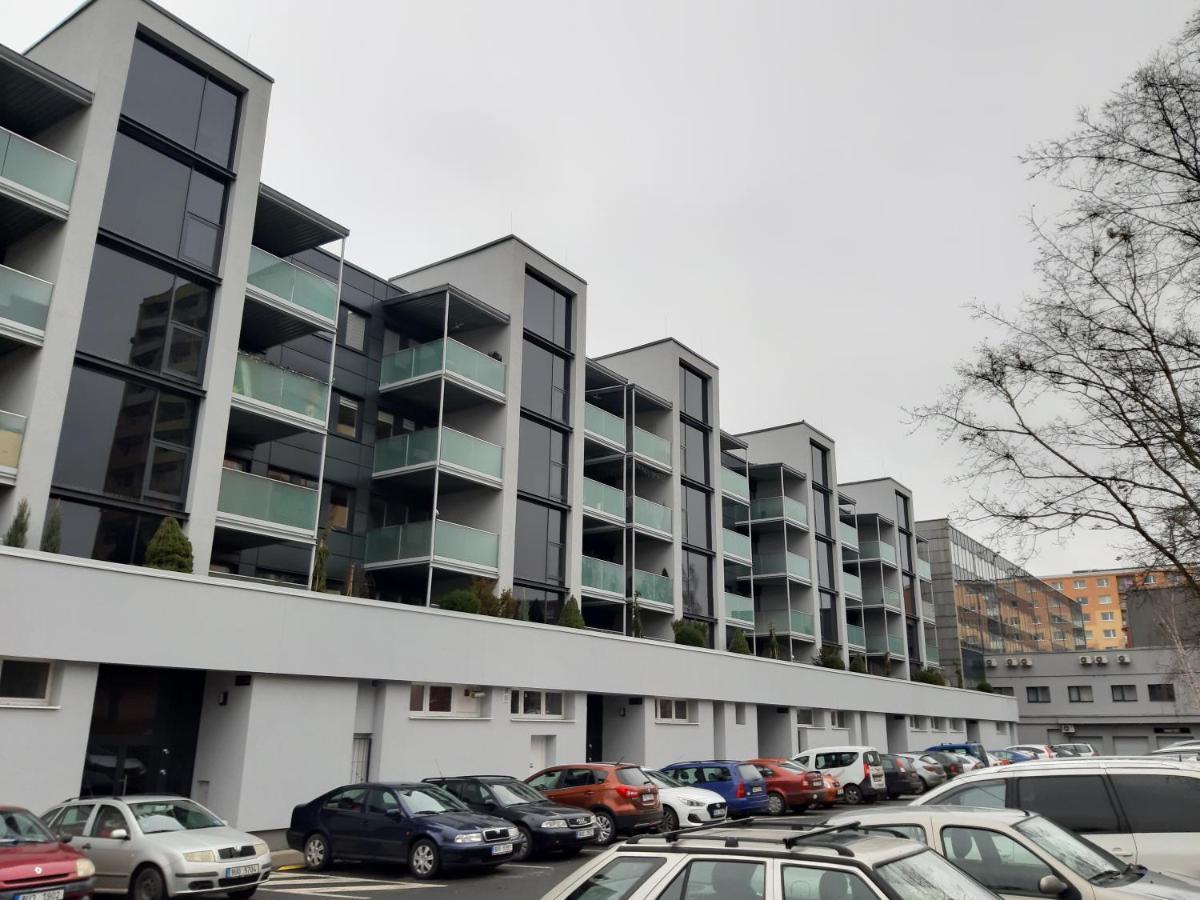 Prague Apartment In Most Near Golf Club, Aqua-Hipo-Autodrom In Most Buitenkant foto